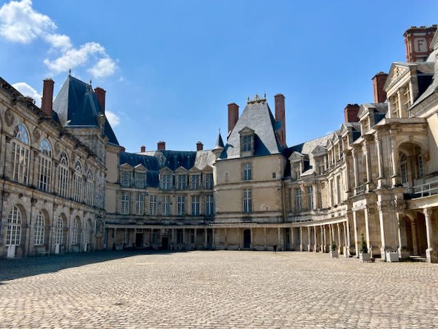 La Cour Ovale du château de Fontainebleau