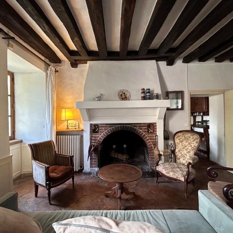 La cheminée du salon, le soir